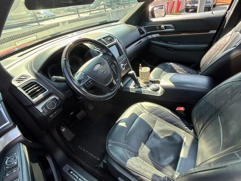 Used 2018 Ford Explorer Platinum AWD/4WD image 5