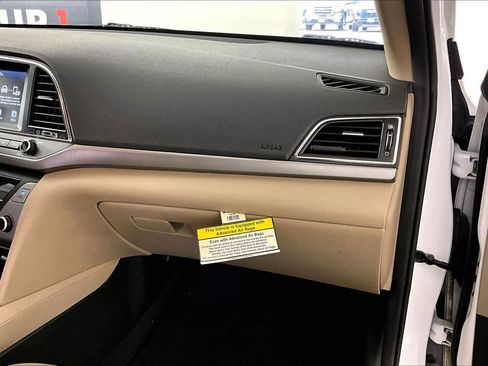 Used 2017 Hyundai Elantra SE image 17