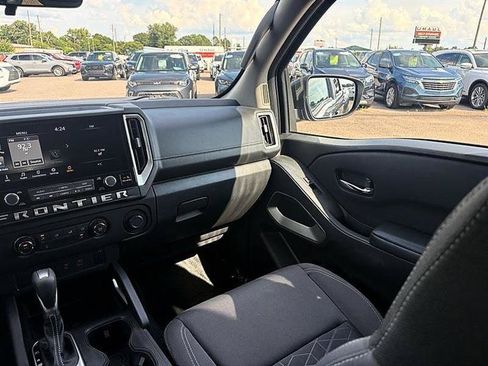 Used 2025 Nissan Frontier SV RWD image 38