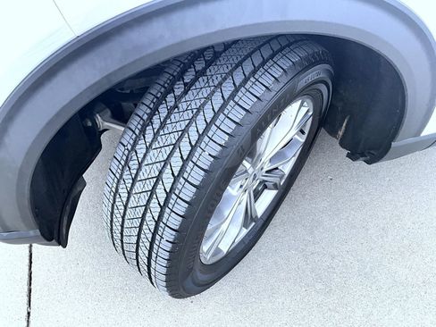 Used 2022 Ford Explorer XLT w/ Equipment Group 202A image 29