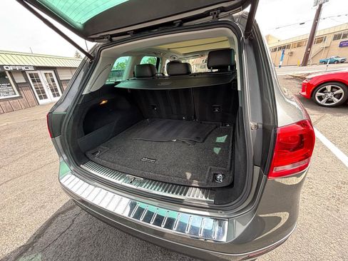 Used 2013 Volkswagen Touareg TDI AWD/4WD image 12