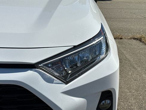 Used 2021 Toyota RAV4 XLE w/ Convenience Package FWD image 11