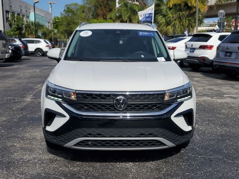 Certified 2024 Volkswagen Taos SE image 8