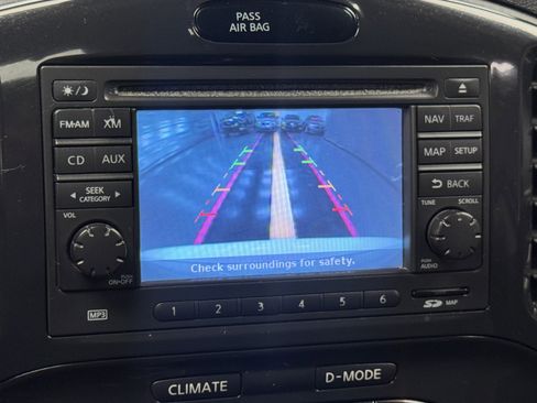 Used 2013 Nissan Juke SL AWD/4WD image 16