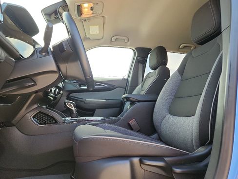 Used 2024 Chevrolet TrailBlazer LT w/ LT Cold Weather Package FWD image 11