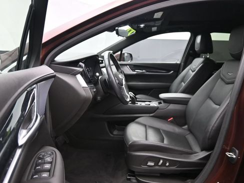Used 2023 Cadillac XT5 Premium Luxury w/ Technology Package FWD image 11