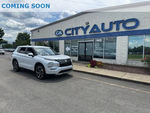 Used 2023 Mitsubishi Outlander SE AWD/4WD image 1