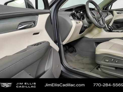 Used 2020 Cadillac XT5 Premium Luxury FWD image 8