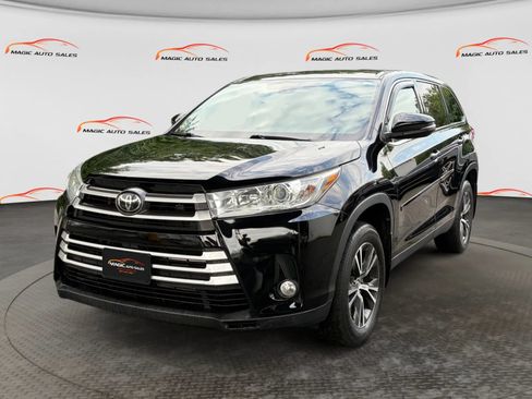 Used 2019 Toyota Highlander Plus w/ Protection Package #3 AWD/4WD image 1