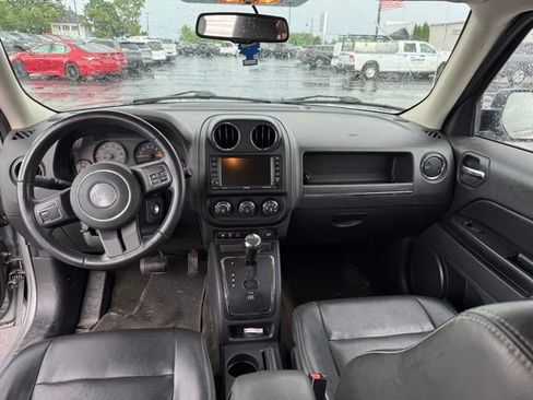 Used 2016 Jeep Patriot High Altitude FWD image 17