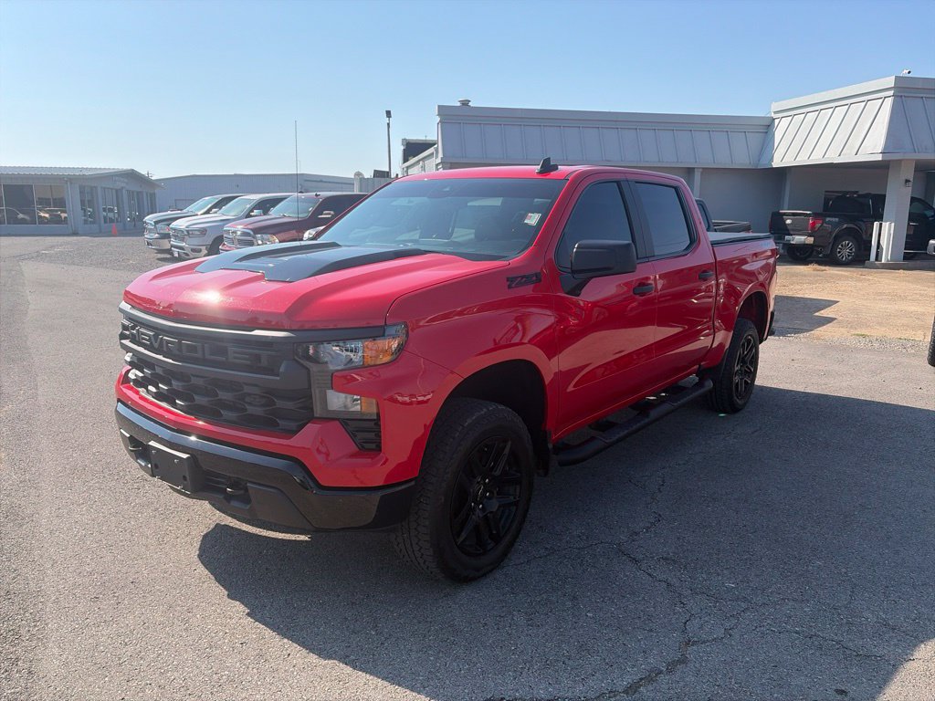 Used 2024 Chevrolet Silverado 1500 Custom Trail Boss w/ Turbomax Blackout Package AWD/4WD image 2