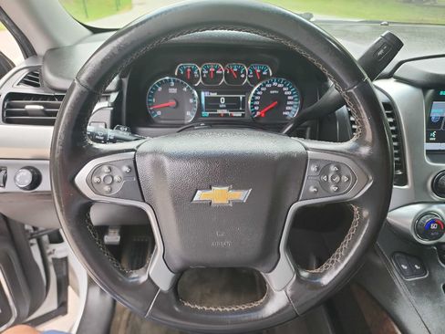 Used 2015 Chevrolet Suburban LT RWD image 15