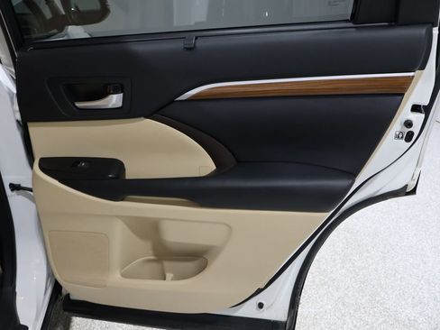 Used 2017 Toyota Highlander Limited Platinum image 21