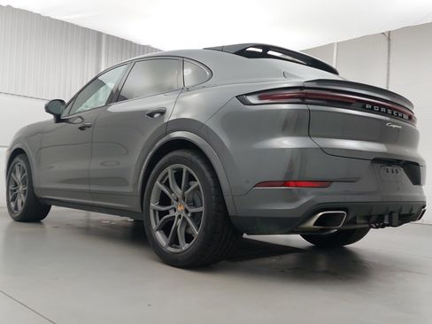 Certified 2026 Porsche Cayenne Coupe AWD/4WD image 3