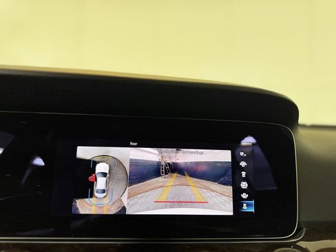 Used 2022 Mercedes-Benz E 350 4MATIC Sedan image 18