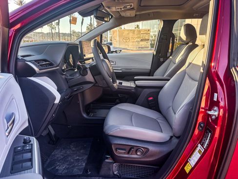 New 2026 Toyota Sienna XLE FWD image 20