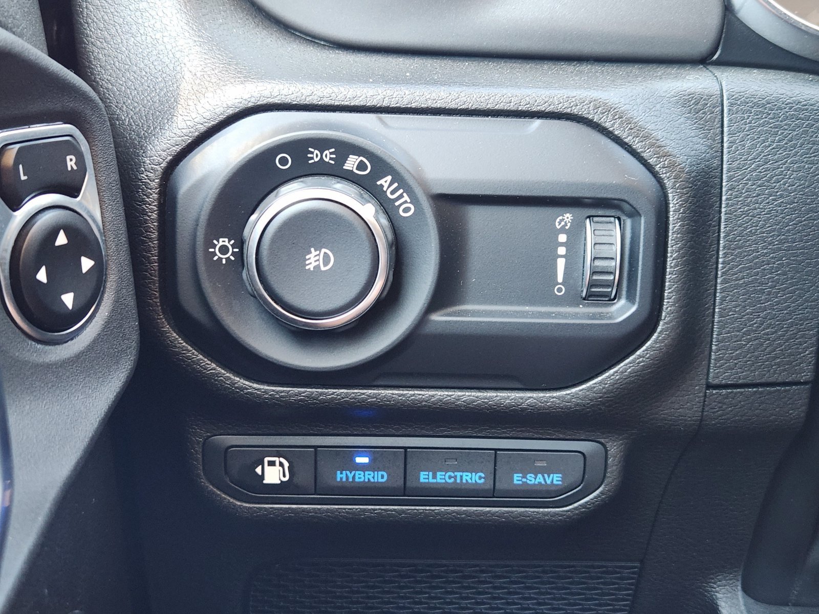 Used 2023 Jeep Wrangler Unlimited AWD/4WD image 31