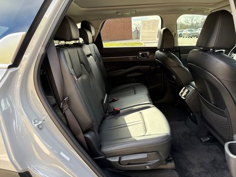 Used 2025 Kia Sorento S w/ Panoramic Sunroof Package image 29