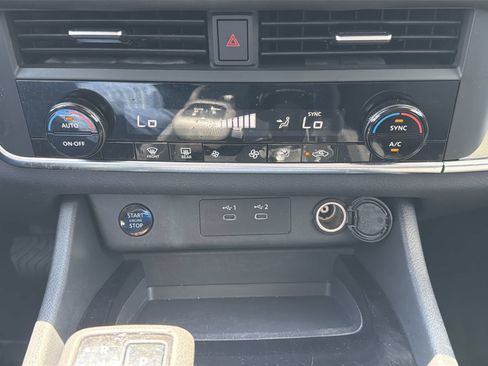 Used 2024 Nissan Rogue SV AWD/4WD image 22