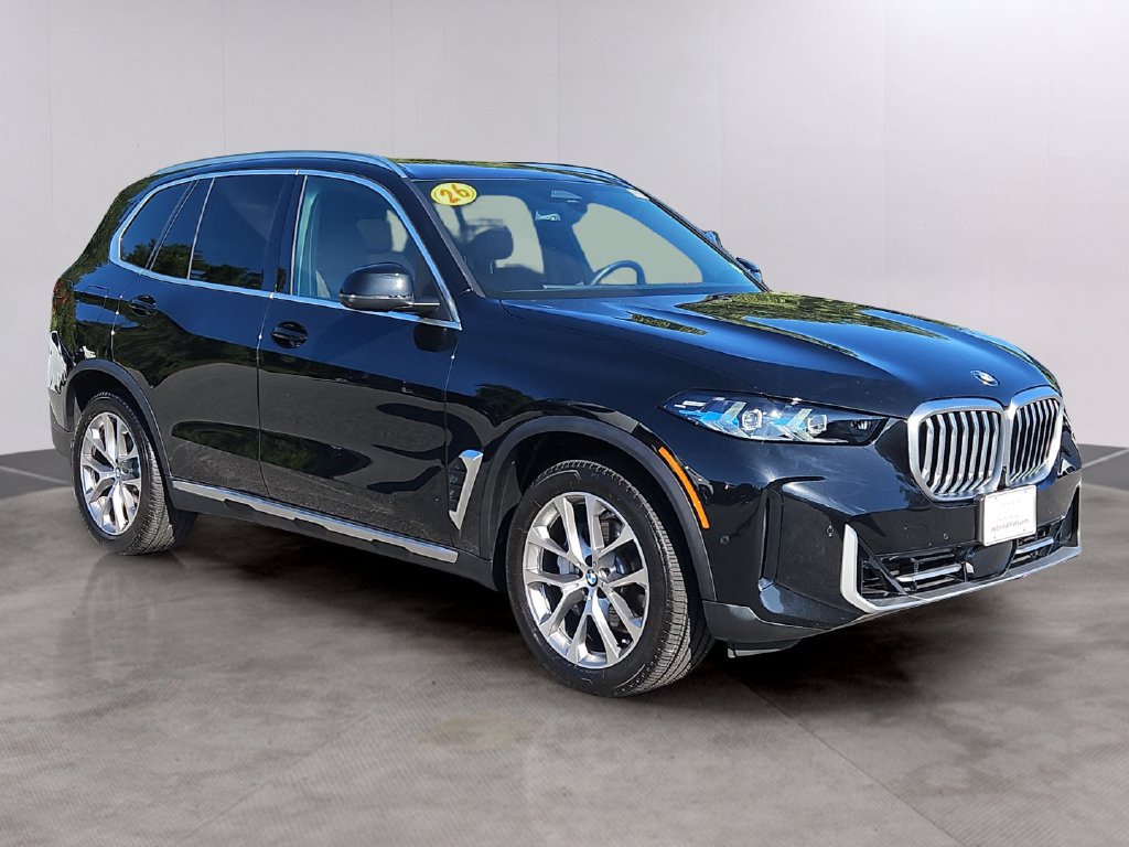 Used 2026 BMW X5 xDrive40i w/ Parking Assistance Package AWD/4WD image 3