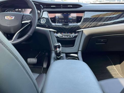 Certified 2025 Cadillac XT6 Premium Luxury w/ Technology Package AWD/4WD image 13