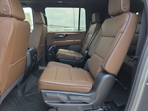New 2026 Chevrolet Suburban High Country RWD image 11