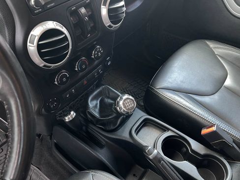 Used 2016 Jeep Wrangler Unlimited Rubicon AWD/4WD image 23