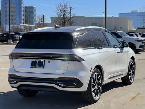 New 2026 Lincoln Nautilus Reserve image 9