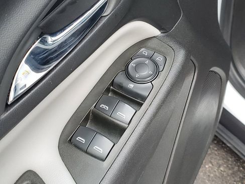 Used 2023 Chevrolet Equinox LS image 9