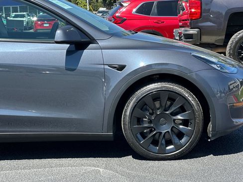 Used 2023 Tesla Model Y Long Range AWD/4WD image 34