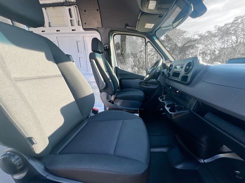 Used 2025 Mercedes-Benz Sprinter 2500 image 29