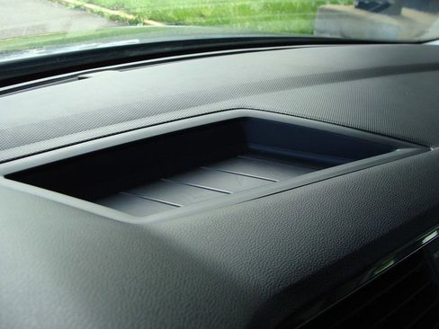 Used 2023 Volkswagen Tiguan SE image 29