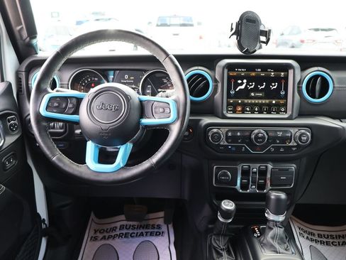 Used 2021 Jeep Wrangler Unlimited Sahara w/ Cold Weather Group AWD/4WD image 17