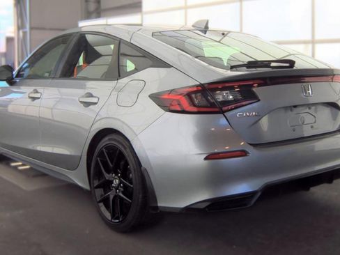 Used 2023 Honda Civic Sport image 3
