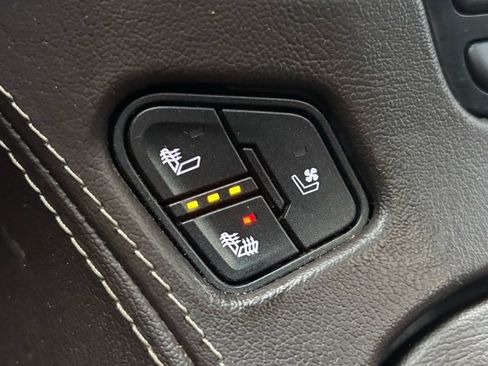 Used 2017 Chevrolet Suburban Premier image 31