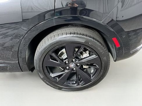 Certified 2023 Buick Envision Essence w/ Technology Package II image 28