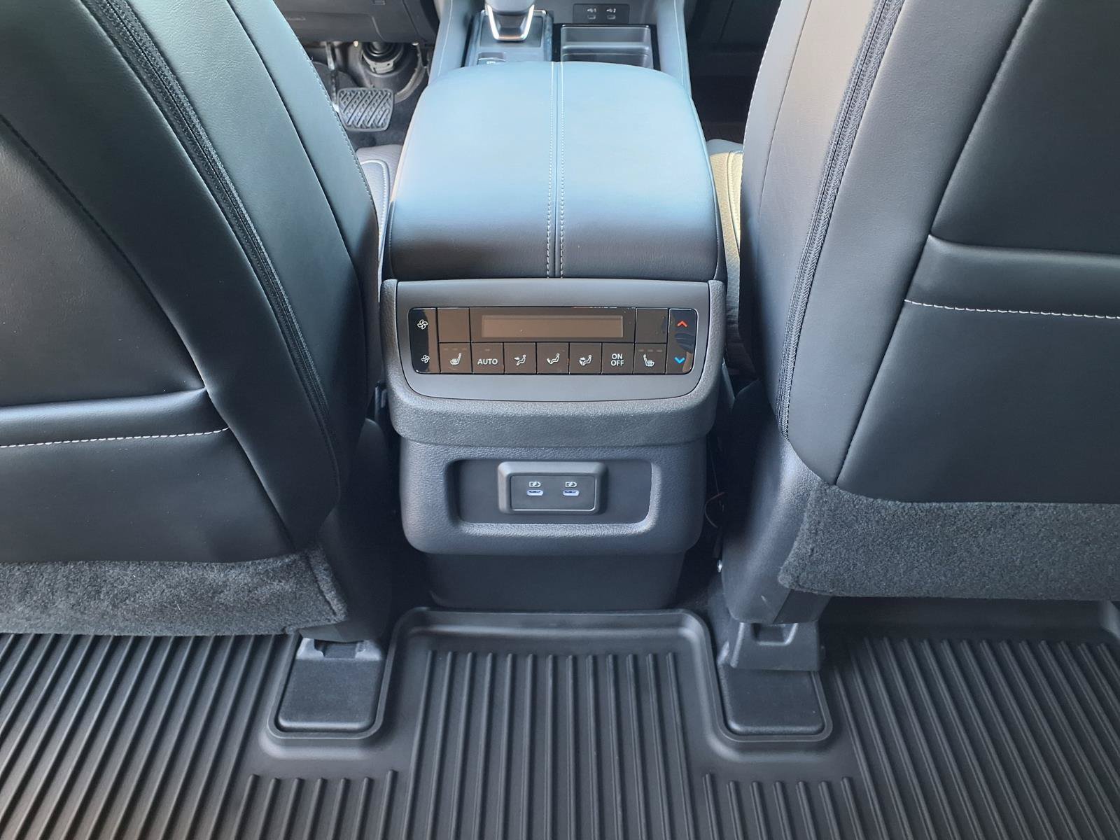 Used 2026 Nissan Pathfinder SL w/ SL Premium Package AWD/4WD image 16