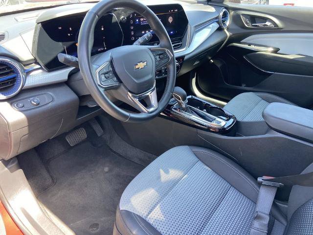 Used 2025 Chevrolet Trax LT w/ LT Convenience Package FWD image 6