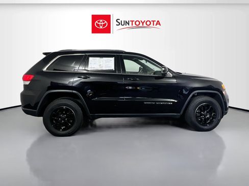 Used 2019 Jeep Grand Cherokee Laredo AWD/4WD image 2