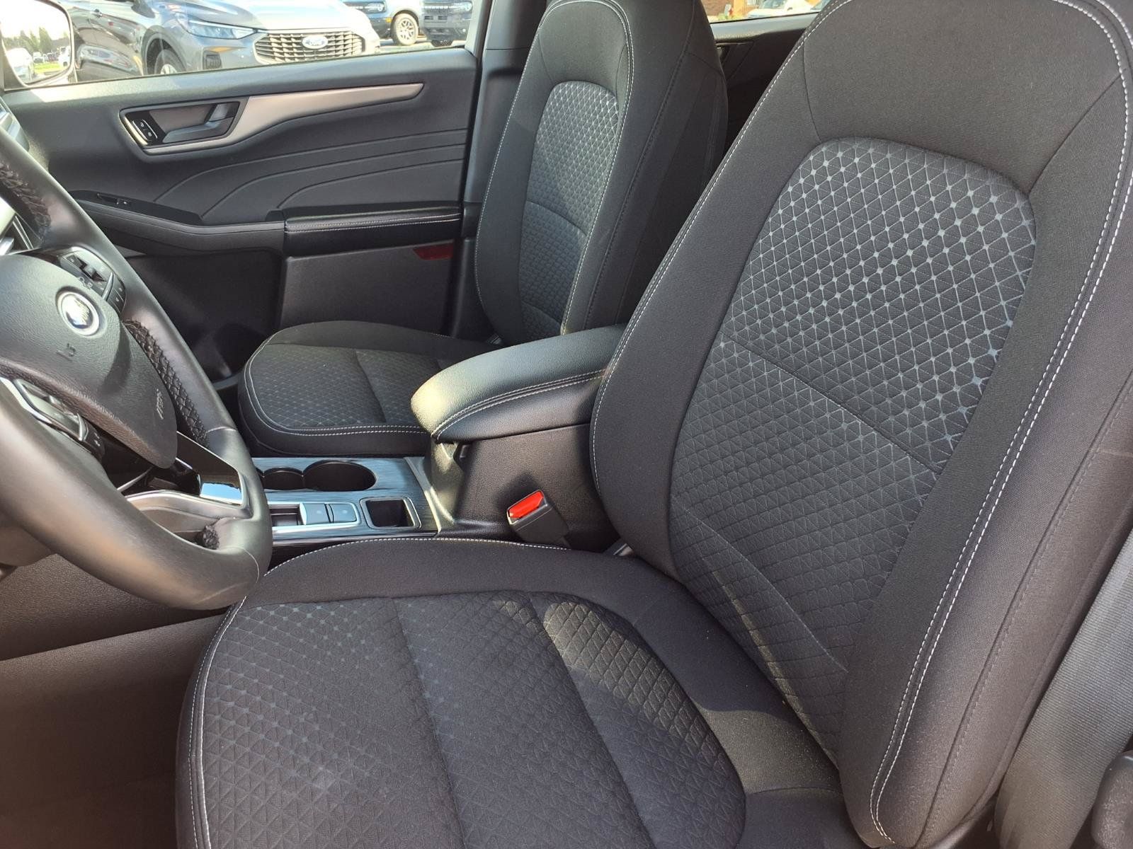 Used 2023 Ford Escape Active w/ Tech Pack #1 AWD/4WD image 3