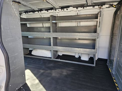 Used 2018 Chevrolet Express 2500 w/ Driver Convenience Package RWD image 21