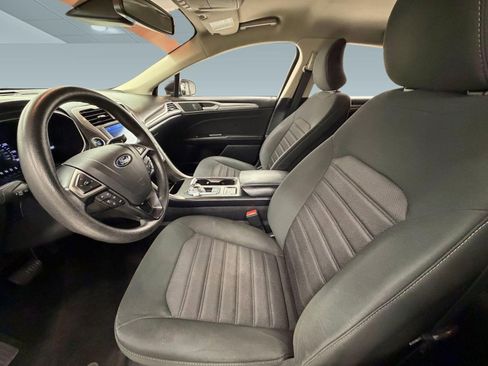 Used 2019 Ford Fusion SE FWD image 4