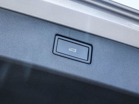 New 2025 Volkswagen Tiguan SE image 26