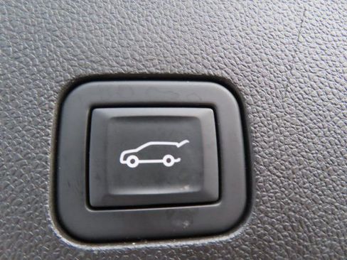 Used 2021 Cadillac Escalade Premium Luxury image 47