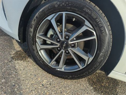 Used 2023 Kia Forte LXS image 28