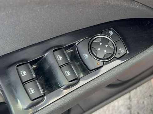 Used 2015 Ford Fusion SE FWD image 19