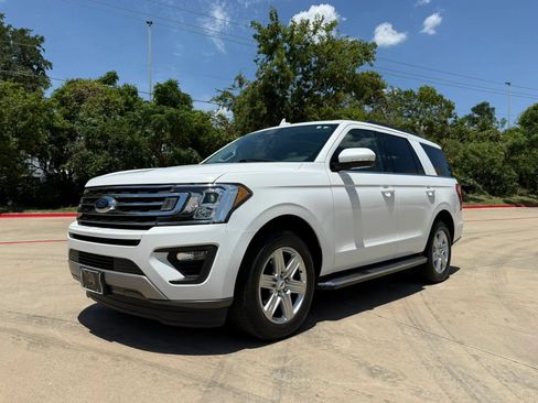 Used 2019 Ford Expedition XLT w/ Equipment Group 202A RWD image 2