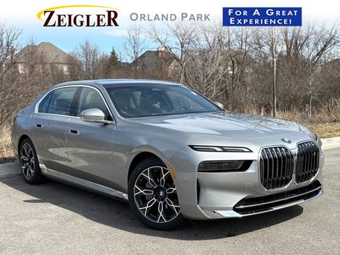 Used 2025 BMW i7 xDrive60 w/ Premium Package image 1