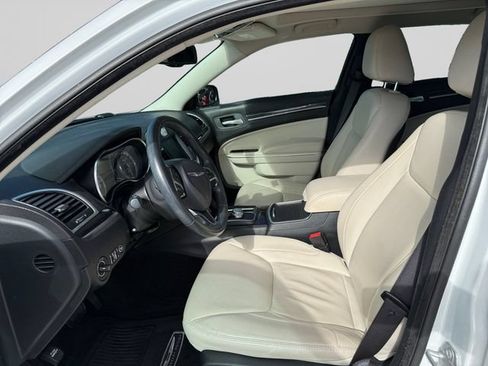 Used 2016 Chrysler 300 Limited RWD image 11