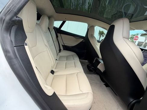 Used 2018 Tesla Model S AWD image 13